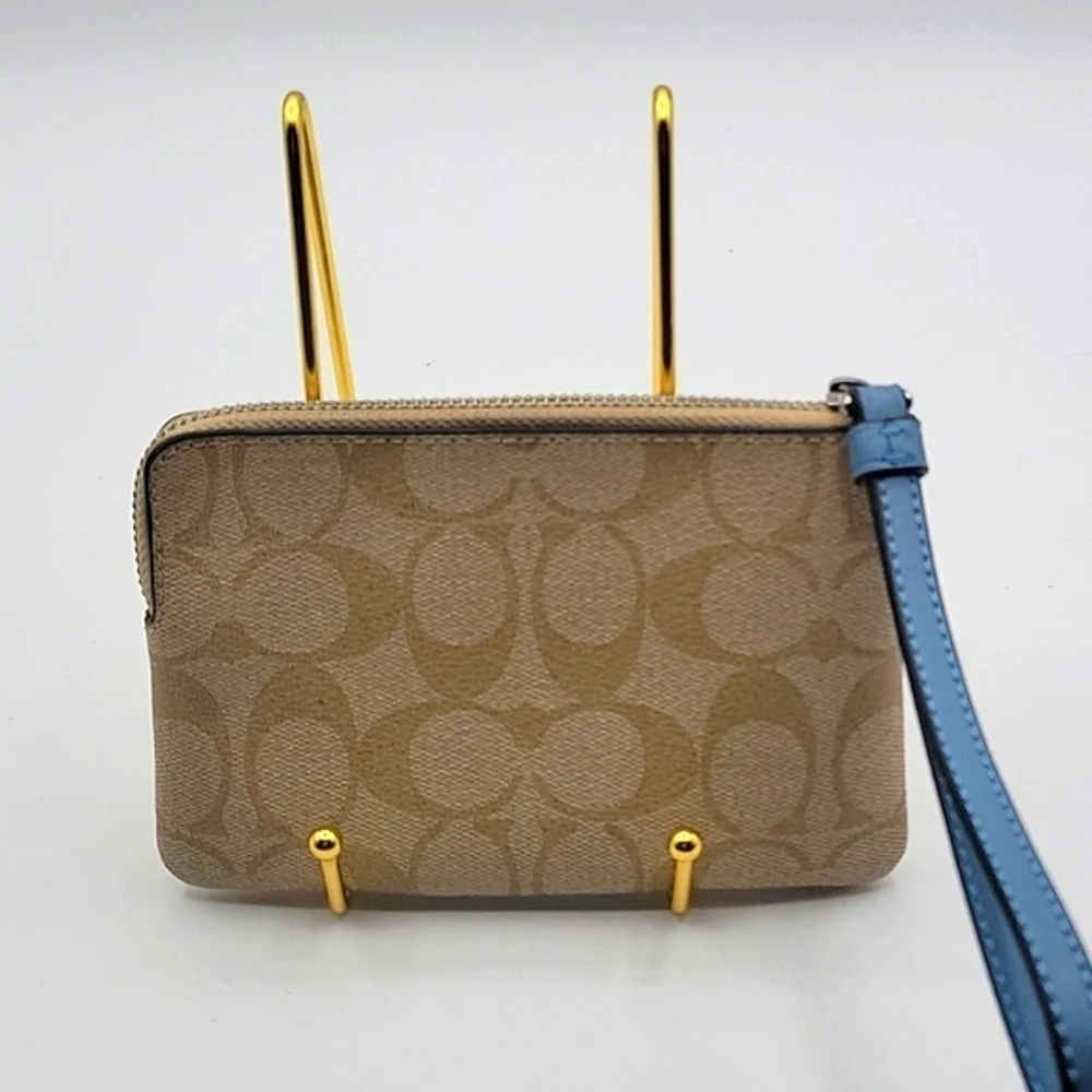 Coach wristlet nwot